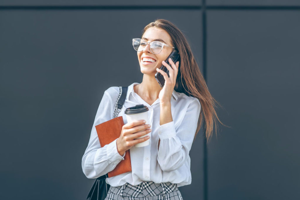 Osoby, które są zainteresowane zakupem dobrych okularów przeciwsłonecznych lub korekcyjnych, powinny zaufać renomowanym i sprawdzonym markom optycznym